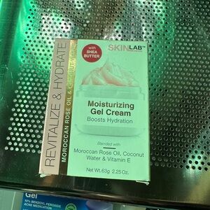 Skin lab moisturizing gel cream 2.25 oz new